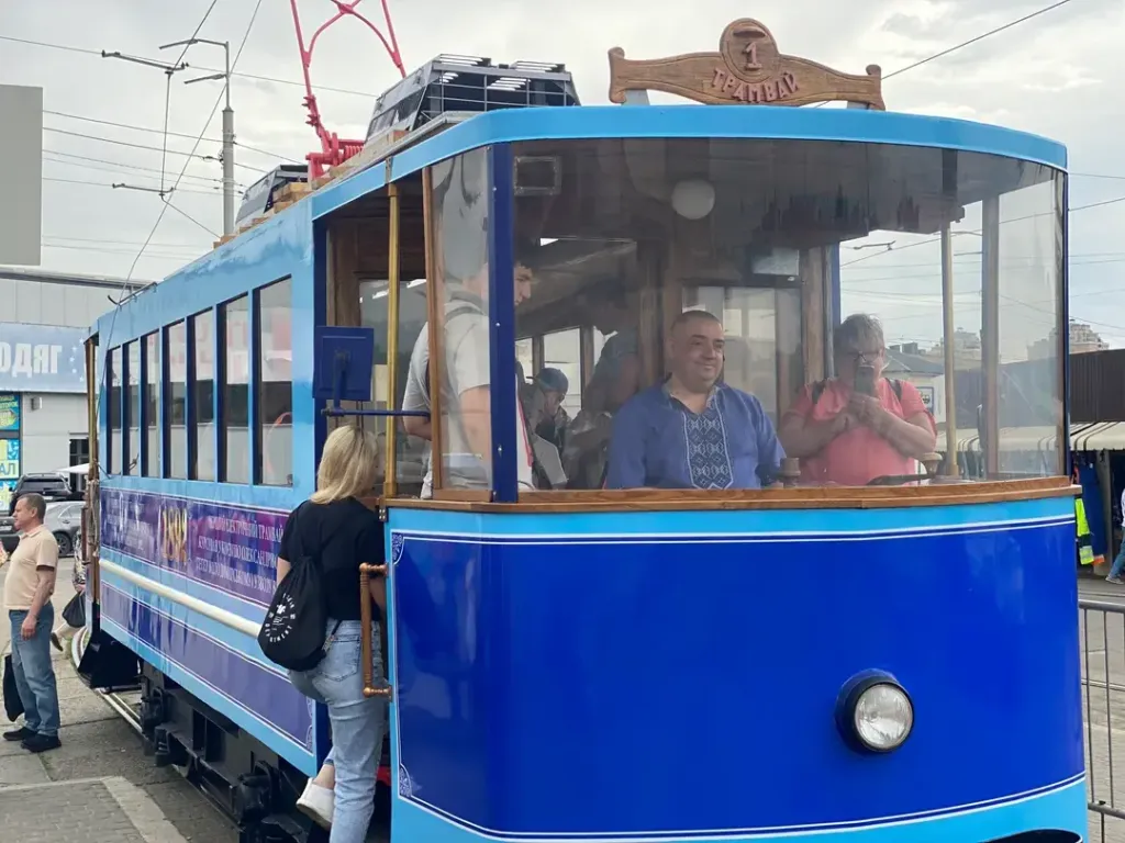 Ретро-трамвай М2-М «1892» знову на Подолі: після реставрації він возитиме пасажирів на історичному маршруті