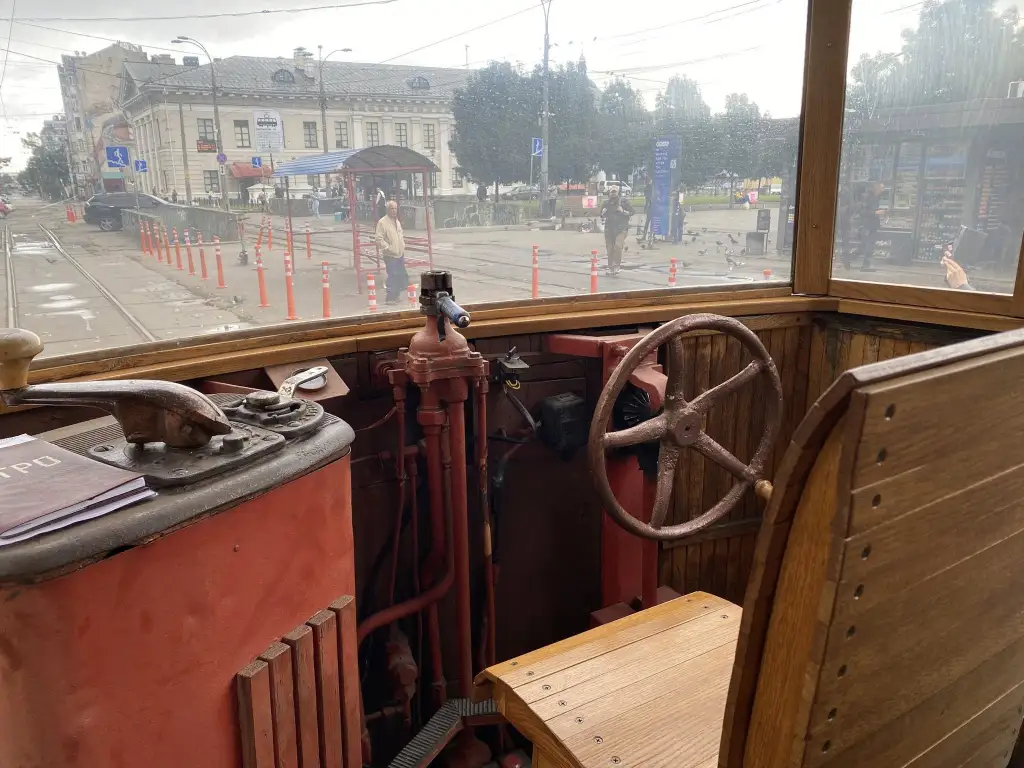 Ретро-трамвай М2-М «1892» знову на Подолі: після реставрації він возитиме пасажирів на історичному маршруті