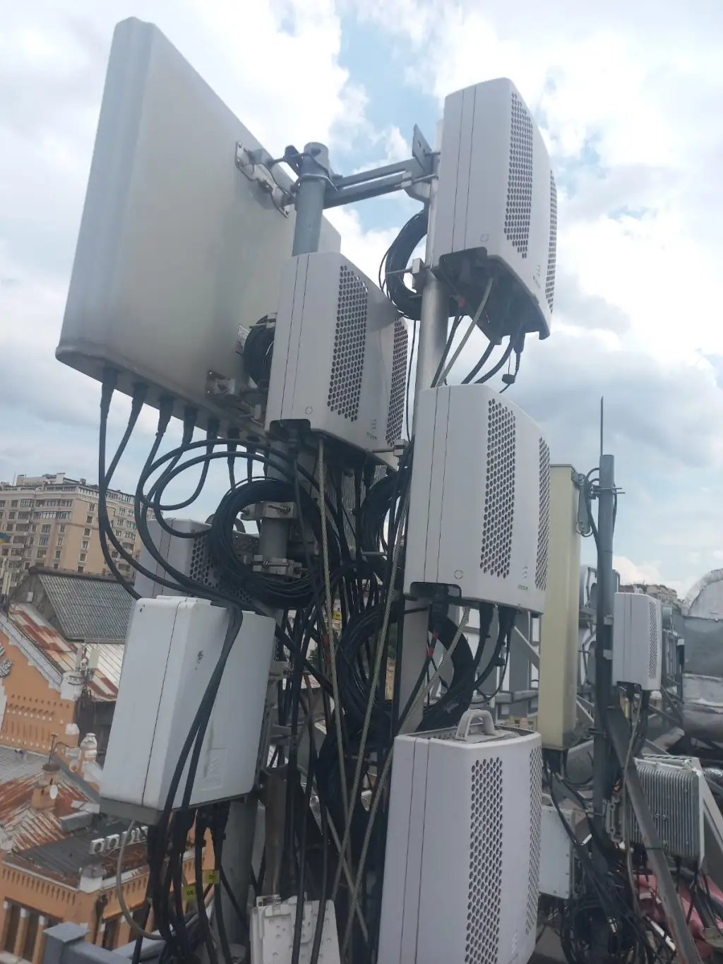 lifecell оновив понад 700 базових станцій у Києві: якість зв’язку зросла майже на третину