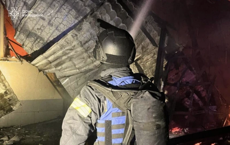 Після нічної атаки частина Броварського та Бориспільського районів залишилась без світла: пошкоджені будинки та об’єкти інфраструктури