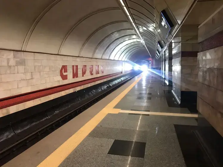 Рух поїздів у метро Києва відновлено на всіх лініях після обстрілу