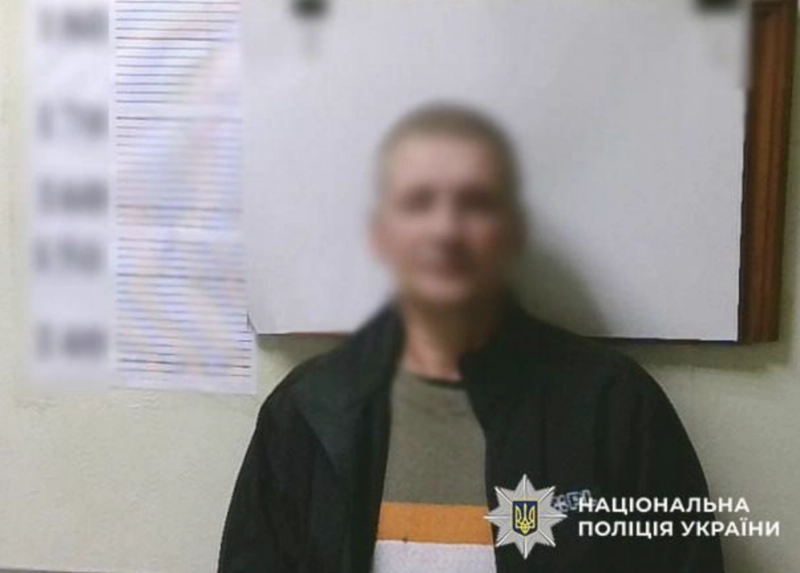 На Троєщині затримали чоловіка, який продавав бойові гранати