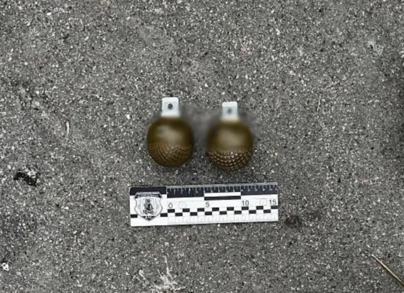 На Троєщині затримали чоловіка, який продавав бойові гранати