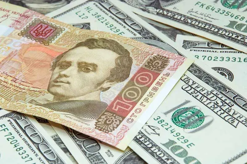 Де у Києві сьогодні найвигідніше обміняти долари та євро: оновлені курси валют