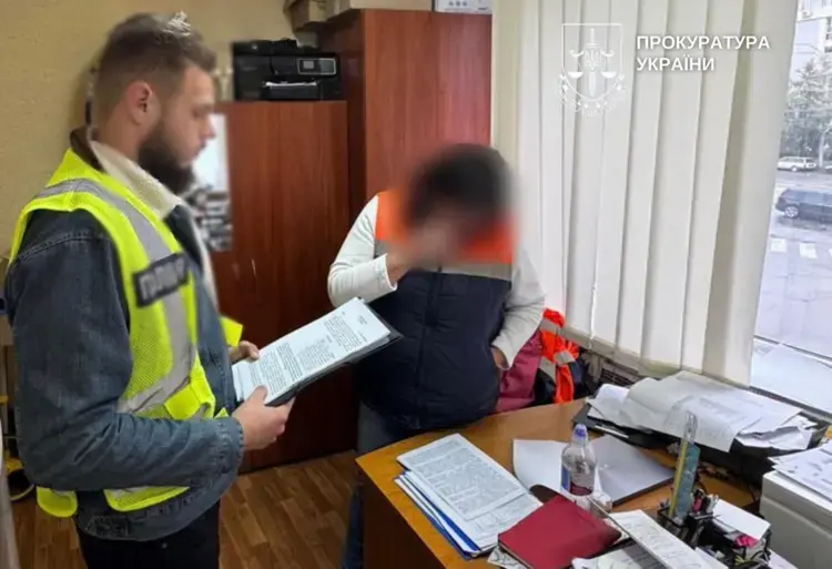 У Солом’янському районі посадовиця переплатила мільйони за дорожню сіль