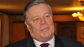 У Києві біля супермаркету “Новус” викрали сумку нардепа Василя Німченка