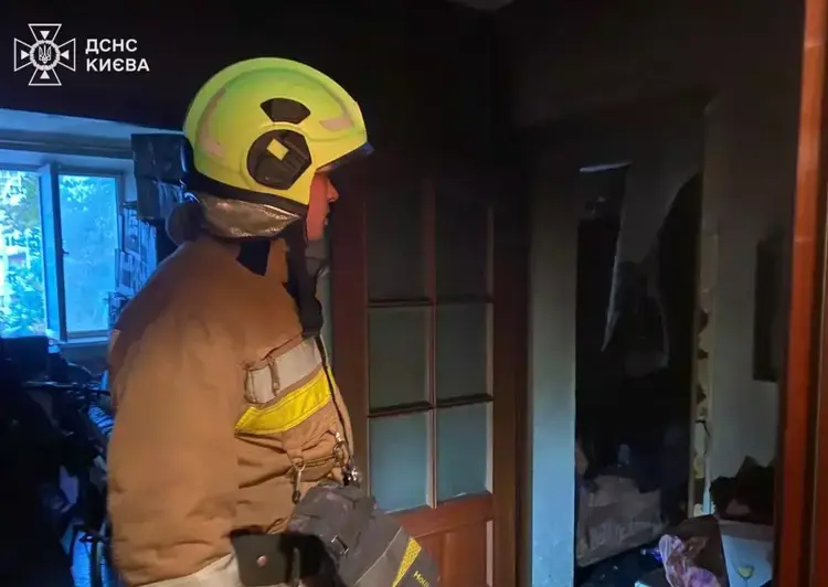 Смертельна пожежа на Печерську: у київській дев’ятиповерхівці загинула людина