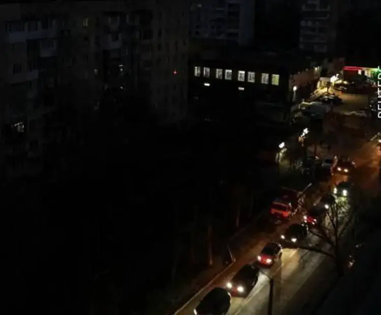 У Києві сталася аварія на високовольтних лініях: частково зникло світло