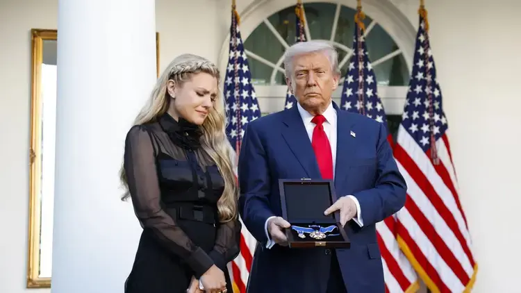 Дональд Трамп посмертно відзначив Чарлі Кірка Президентською медаллю Свободи