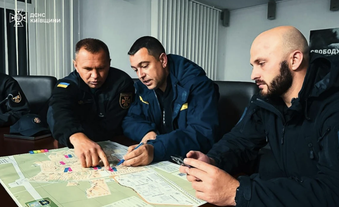>У Славутичі триває ліквідація наслідків обстрілу: для мешканців працюють «Пункти Незламності»