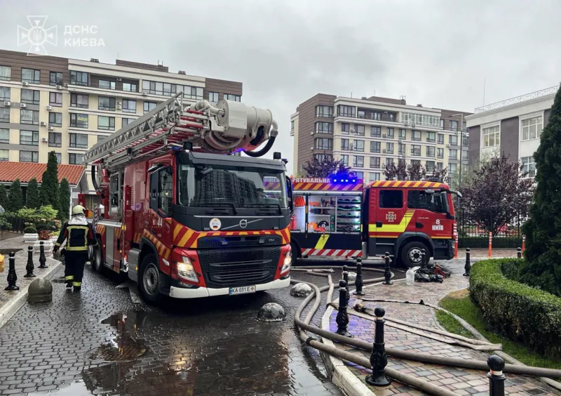 У Києві горів елітний ЖК «Нова Англія»: врятували 12 осіб, серед них діти