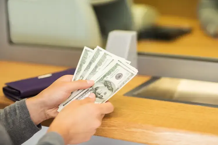 Актуальний курс валют у Києві: де вигідно купити та продати долари й євро