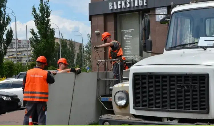 У Києві у вересні демонтували рекордну кількість незаконних вивісок