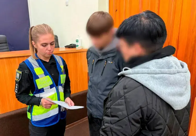 У Деснянському районі троє підлітків побили школяра: поліція встановила винних
