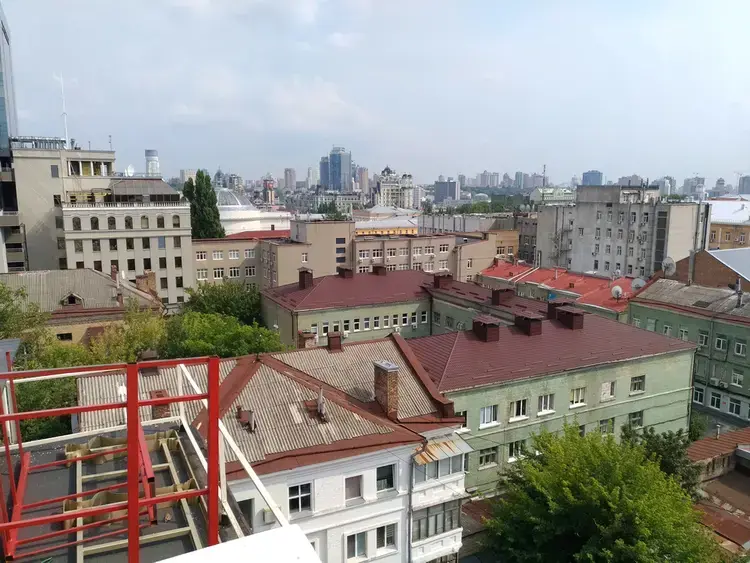 Осінній старт тижня: якою буде погода у Києві та області у понеділок