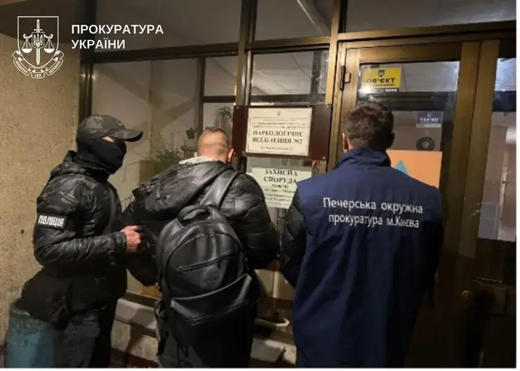 У Києві лікар-нарколог за гроші фальсифікував довідки про тверезість водіїв