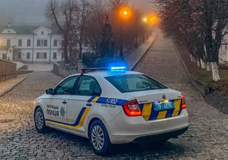 Сильний туман у Києві: водіїв та пішоходів закликають бути максимально обережними