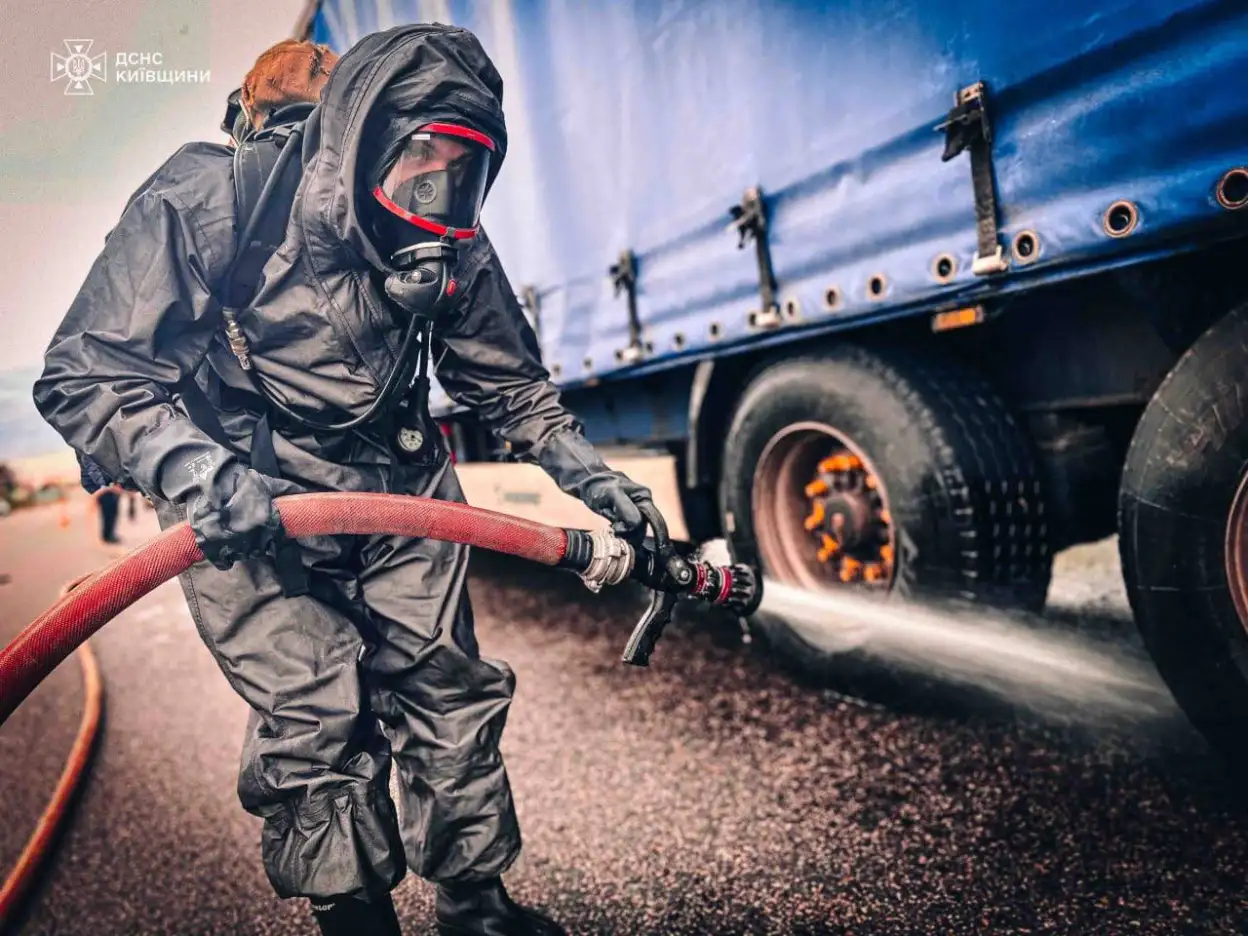 На Київщині ліквідували витік азотної кислоти