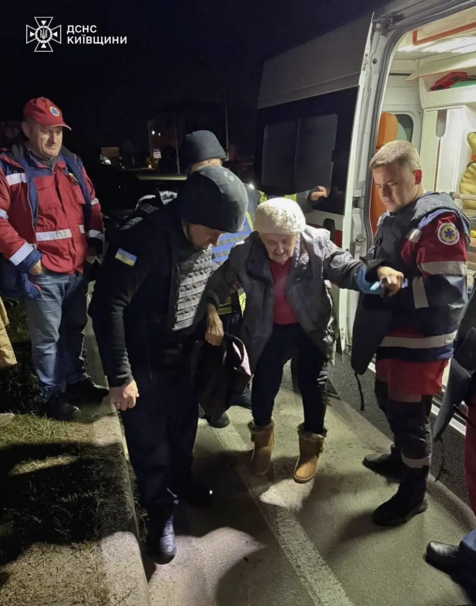 Під Києвом під час нічного обстрілу загинула жінка з дітьми та ще один чоловік