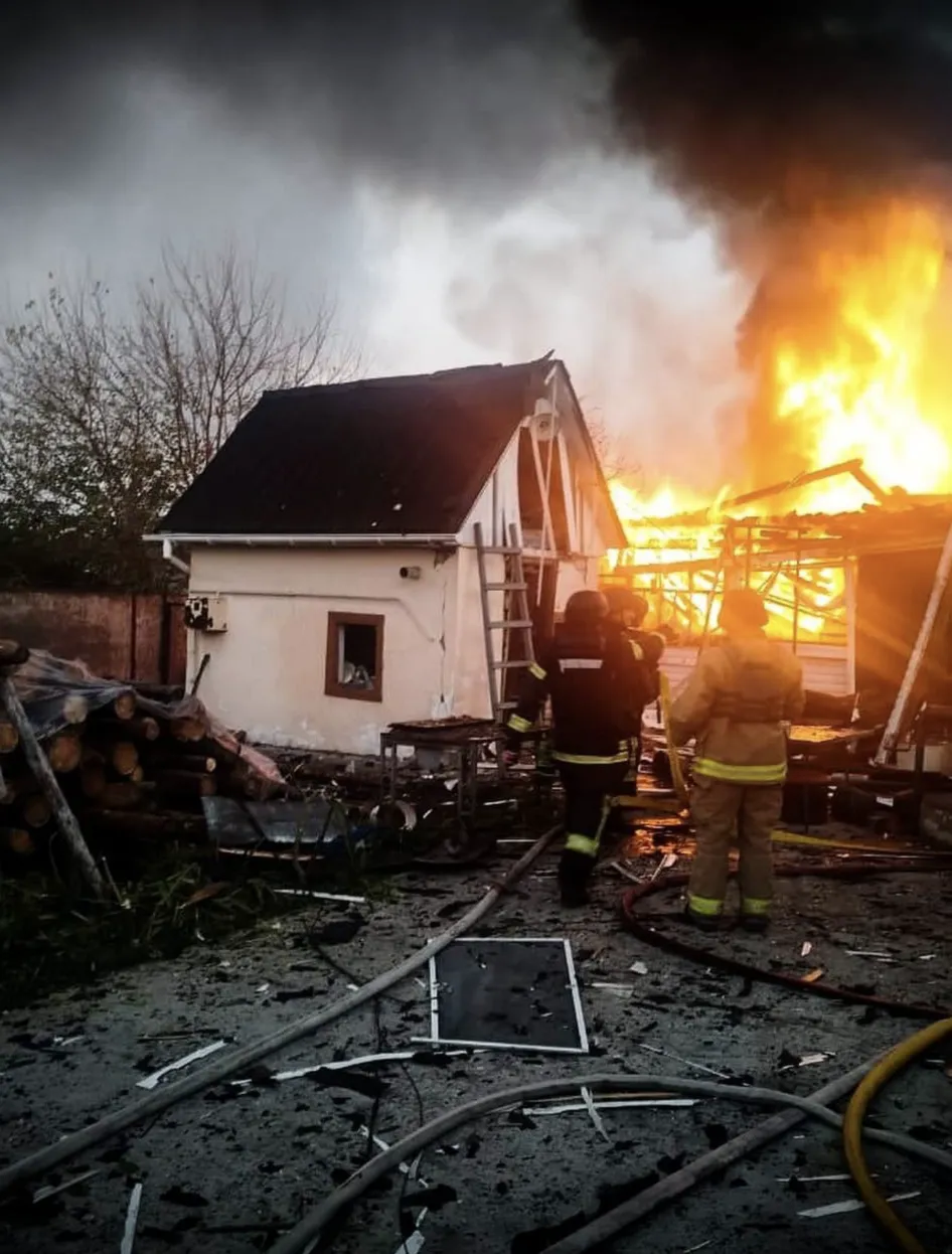 Під Києвом під час нічного обстрілу загинула жінка з дітьми та ще один чоловік