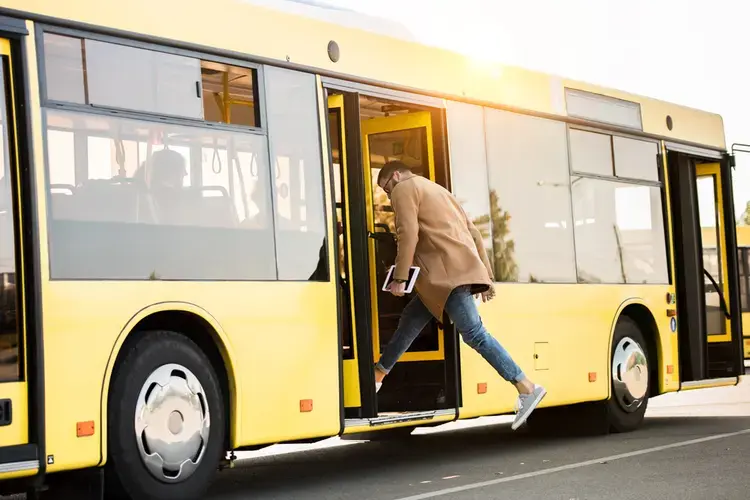 У Києві через закриття мостів змінено маршрути кількох автобусів