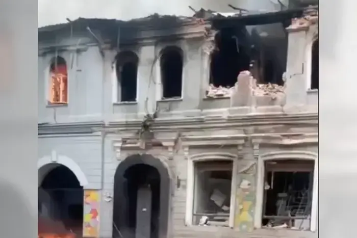 У Харкові російська атака влучила в дитячий садок: є загиблий та поранені діти