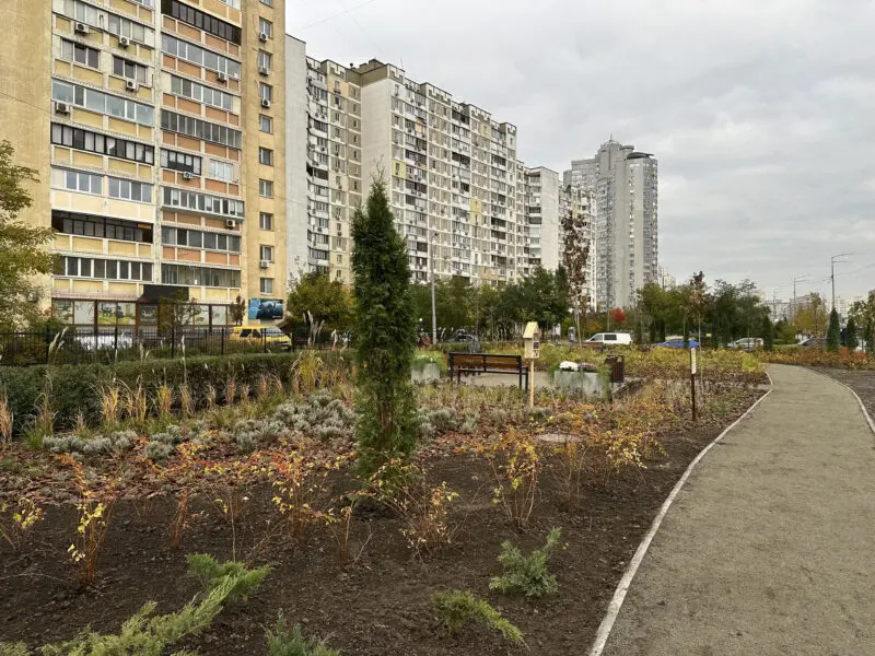 У Києві відкрили 10 нових мініскверів у густонаселених районах