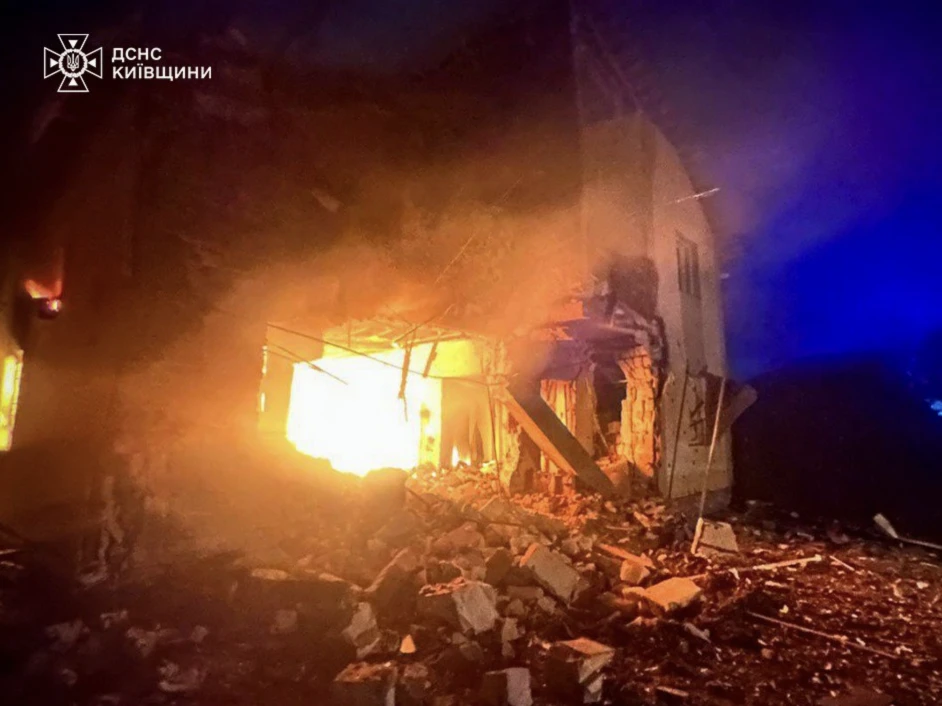 Нічна атака безпілотників у Борисполі: постраждала жінка та пошкоджені будівлі