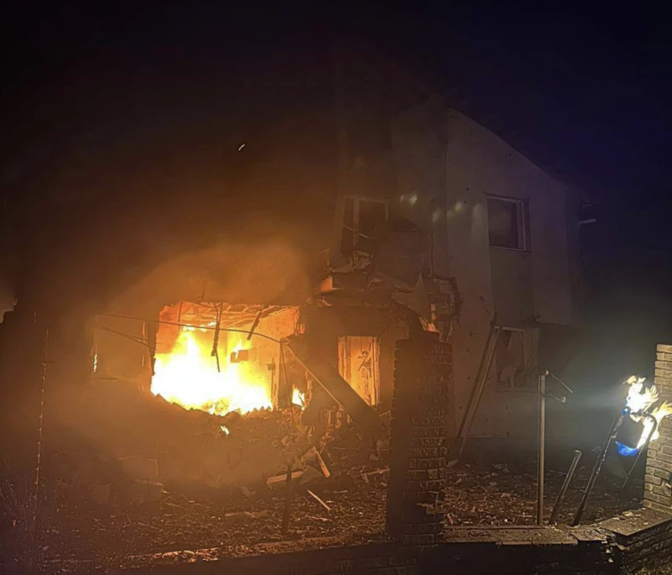 Нічна атака безпілотників у Борисполі: постраждала жінка та пошкоджені будівлі