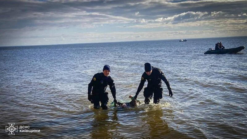 Трагічна подія на Київському водосховищі: перекинувся човен, є загиблий