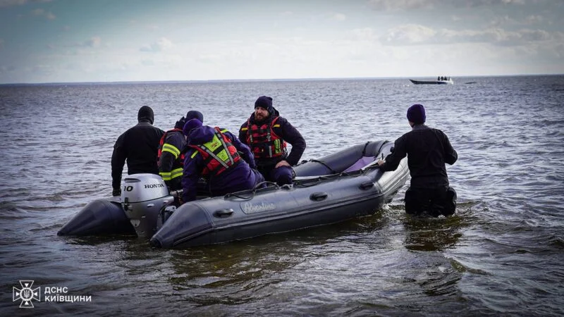 Трагічна подія на Київському водосховищі: перекинувся човен, є загиблий