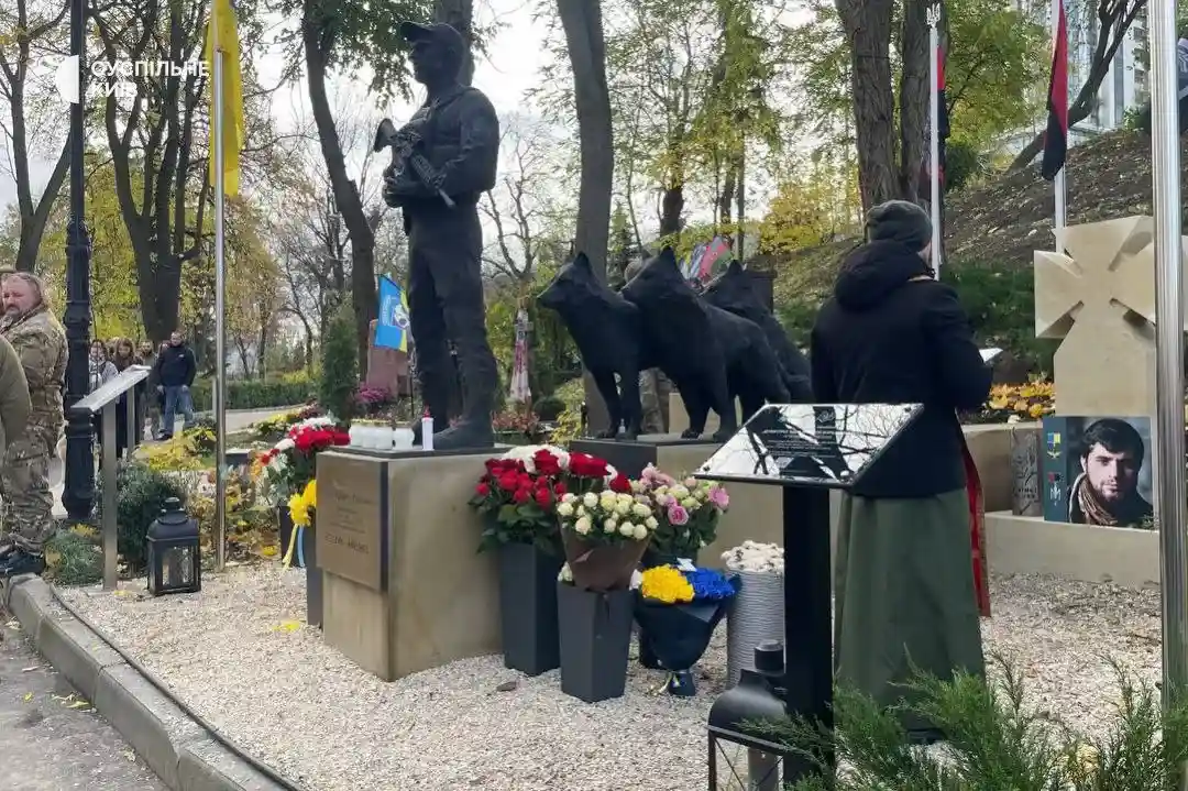 У Києві вшанували пам’ять Героя України Дмитра “Да Вінчі” Коцюбайла у день його 30-річчя