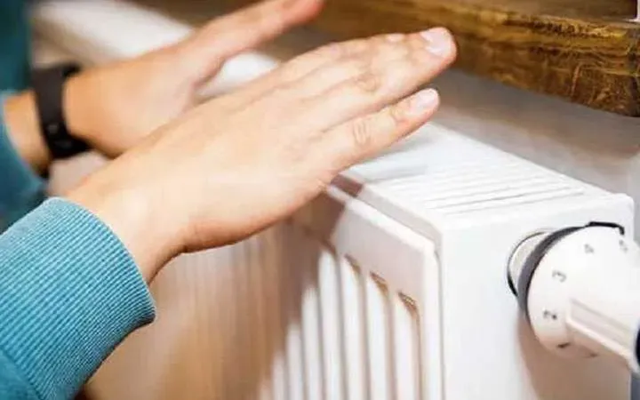 У Києві більшість житлових будинків уже отримують тепло