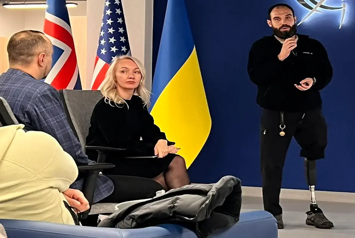 Життя після поранення: воркшоп у Києві допомагає ветеранам з втраченими кінцівками знайти нові сенси у роботі