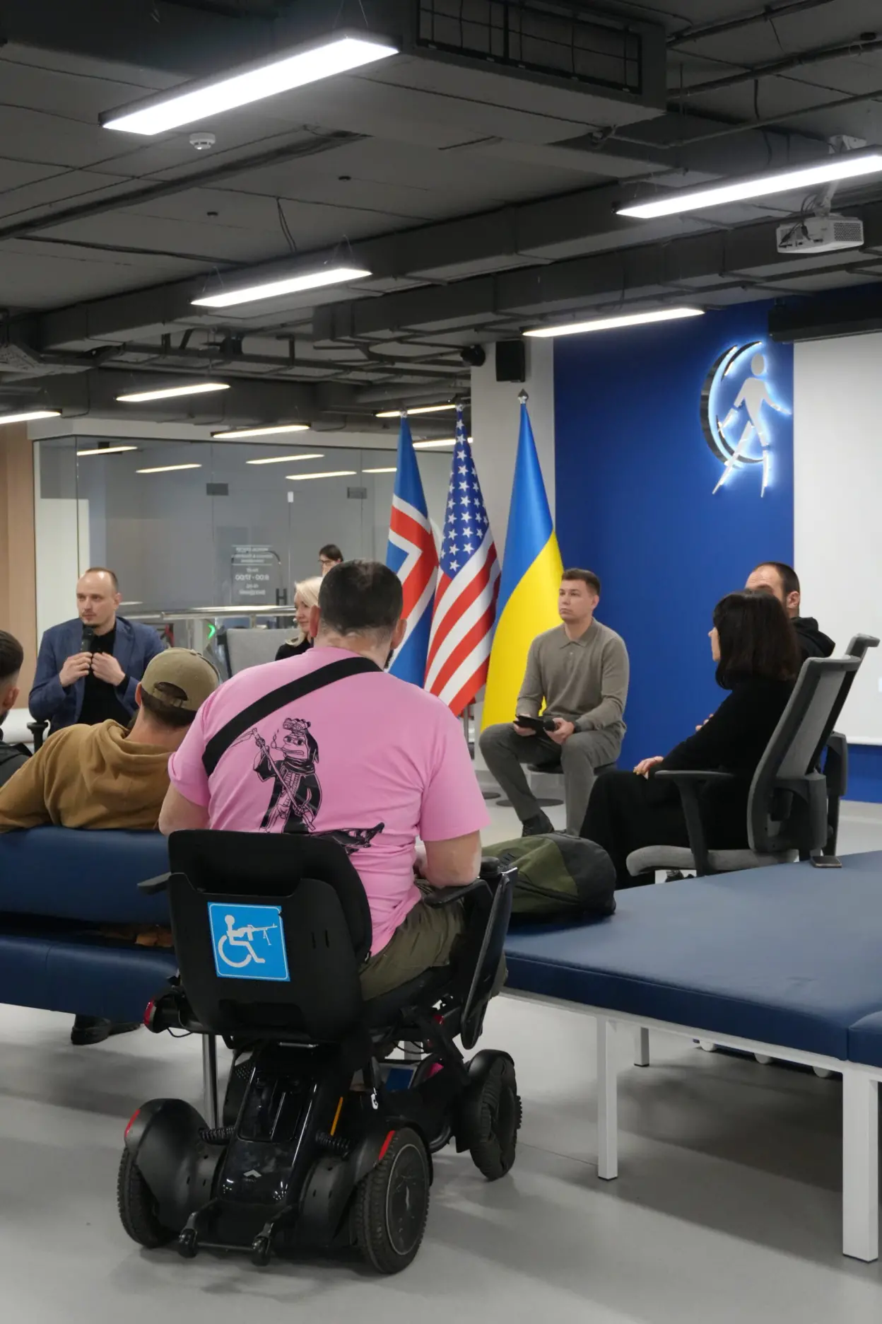 Життя після поранення: воркшоп у Києві допомагає ветеранам з втраченими кінцівками знайти нові сенси у роботі