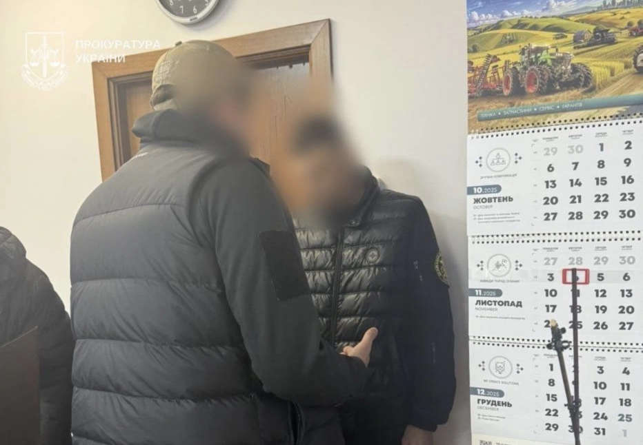 Затримано двох київських митників за хабарі при оформленні авто з США