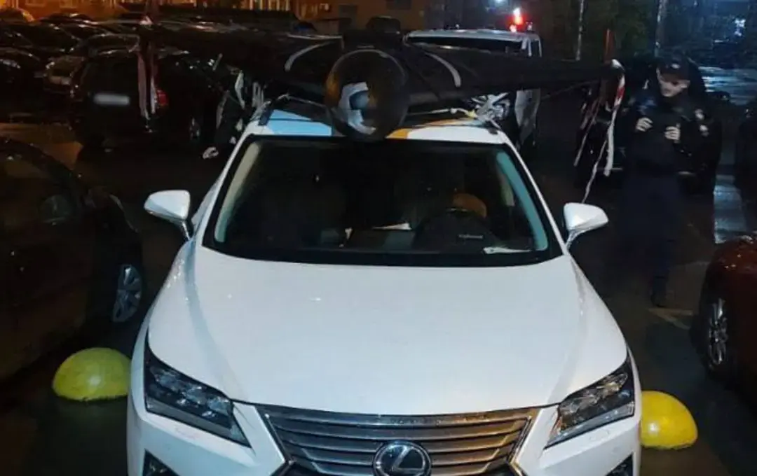 У Києві поліція вилучила «шахед», який чоловік перевозив на даху авто