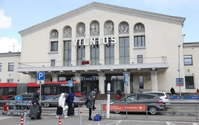 Міжнародний аеропорт Вільнюса закрили через появу невідомих дронів