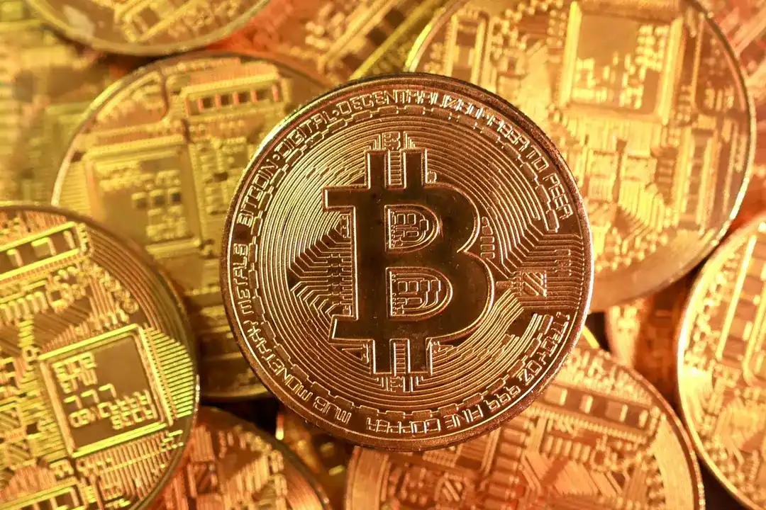 Bitcoin перетнув позначку $100 тисяч, але ринок криптовалют демонструє падіння