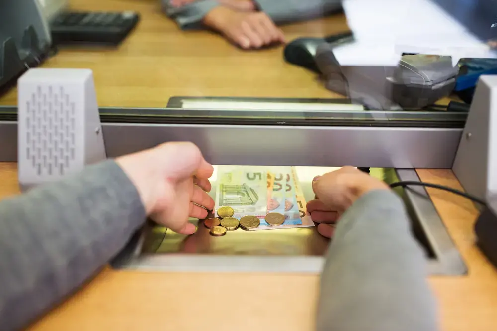 Долар та євро у Києві: де сьогодні найвигідніше обміняти валюту