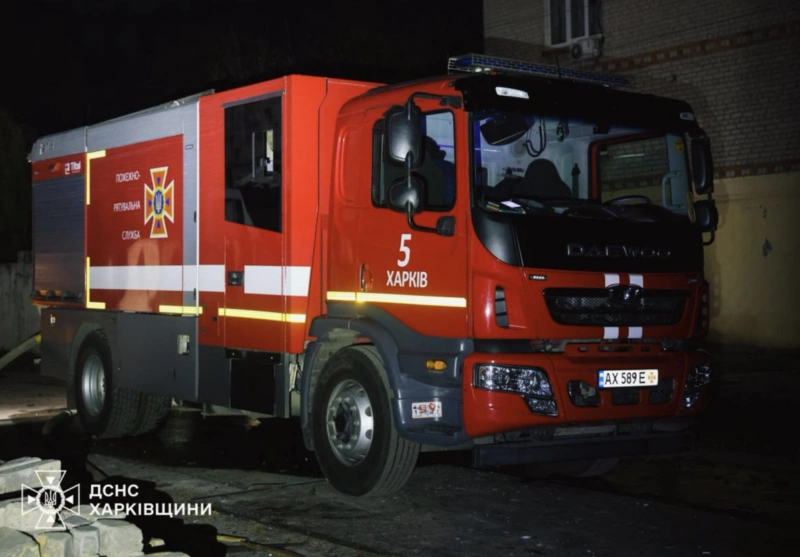 На Харківщині російські дрони спричинили масштабні пожежі: загорілися навчальний заклад та поштове відділення