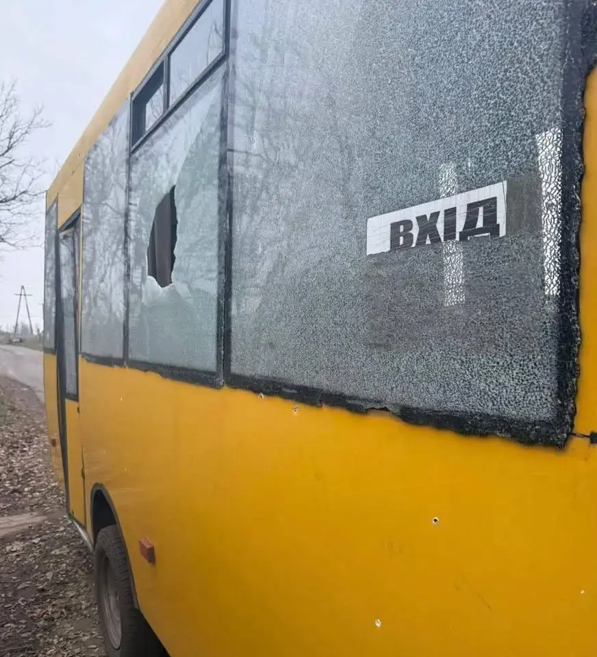 У Краматорську російський дрон атакував пасажирський автобус: двоє поранених