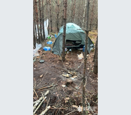 Поліцейського, який вкрав мільйони, знайшли в лісі на Рівненщині