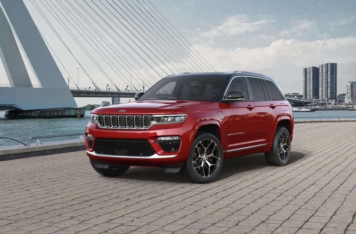 Stellantis відкликає 375 тисяч Jeep через ризик загоряння акумуляторів