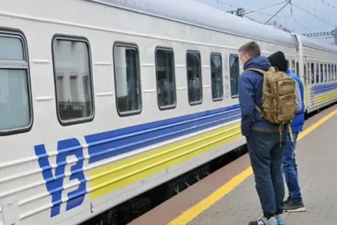 Затримки потягів до шести годин: Укрзалізниця повідомила про наслідки нічних обстрілів