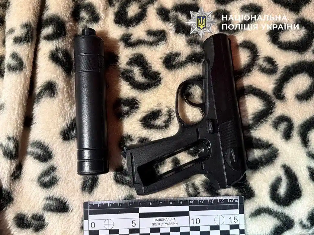 У Києві затримали групу вимагачів за катування 24-річного чоловіка через “борг” у 50 000 доларів