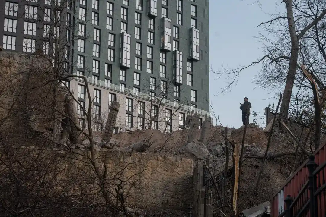 Азербайджан висловив протест росії після падіння ракети «Іскандер» на території його посольства в Києві