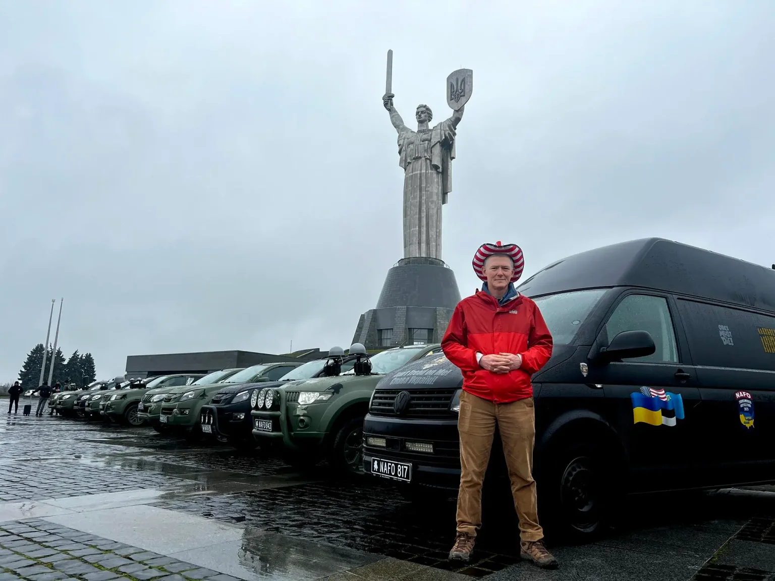 Експосол США в Естонії забезпечив ЗСУ 37 автомобілями завдяки благодійній акції