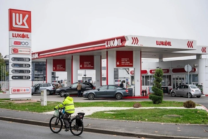 Exxon Mobil і ADNOC приєдналися до списку потенційних покупців активів “Лукойлу”