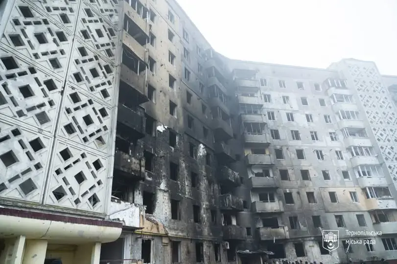У Тернополі шукають чоловіка-героя, який врятував мешканців палаючого будинку
